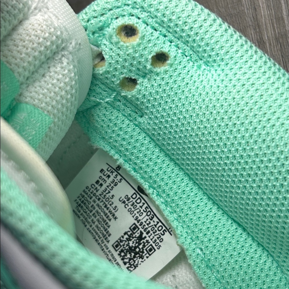 Nike Dunk Low Green Glow - Picture 6 of 6